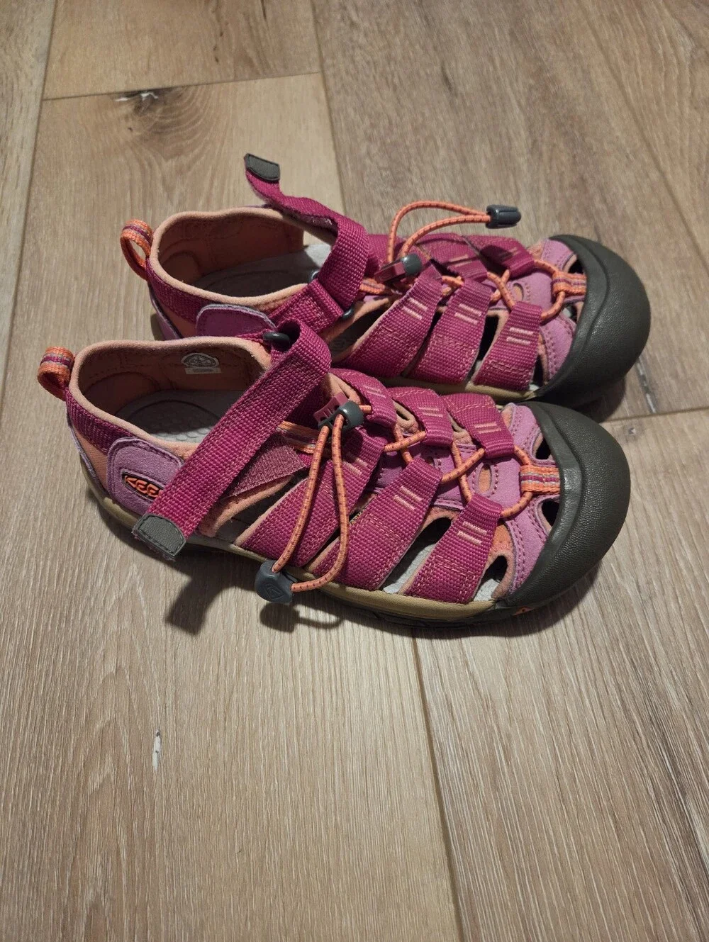 Girls Size 2 KEEN Sandals - Picture 1 of 5